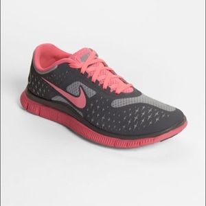 Nike Free 4.0 V2 women’s running shoe size 6